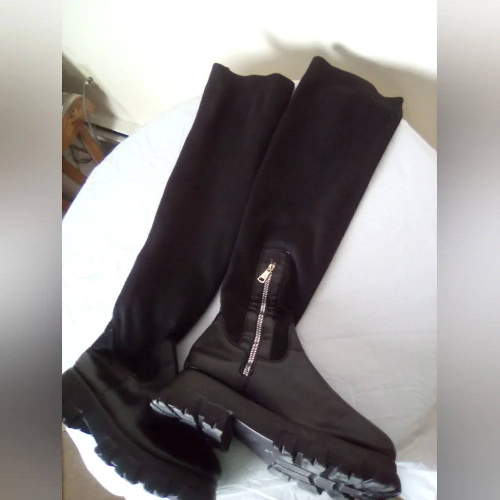 Black Knee-High Boots UNBRANDED SIZE 9.5;THE TOP IS FABRIC